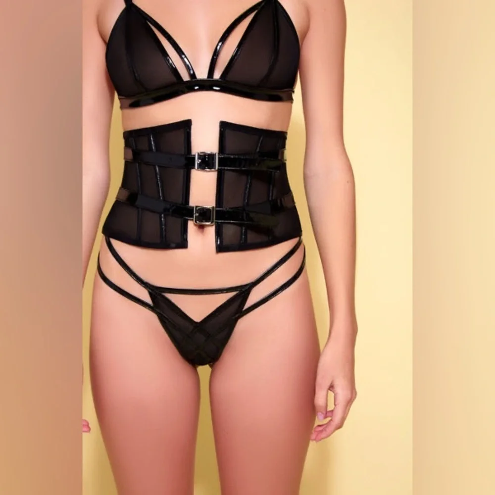 HAUTY BLACK FALL IN LINE WAIST CINCHER Only . Size M NEW!